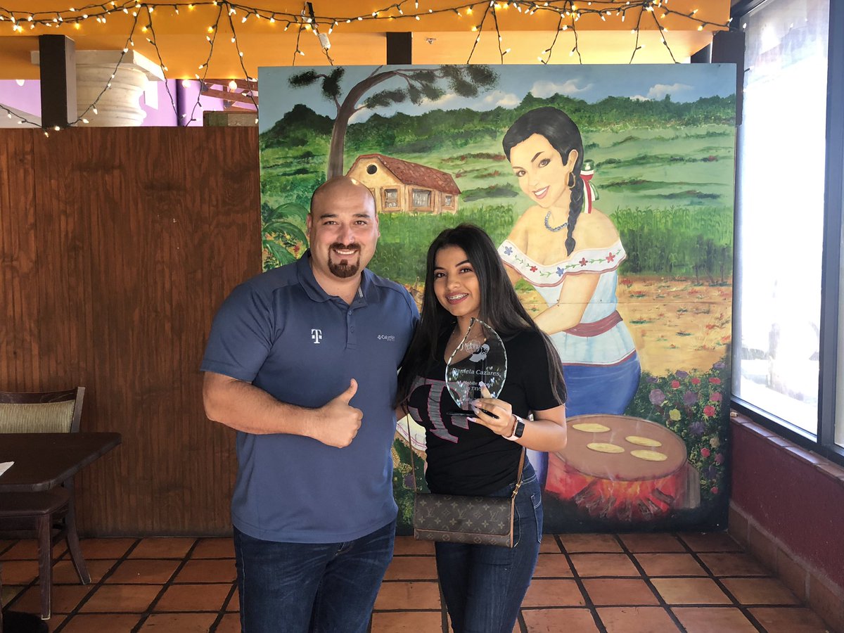 lpena0890's tweet photo. What better way to start the day than celebrating with our top 10 MEs #breakfastclub #texasDNA #TXVS @Dsolano1023 @cjgreentx https://t.co/qbpbnGS9ZR