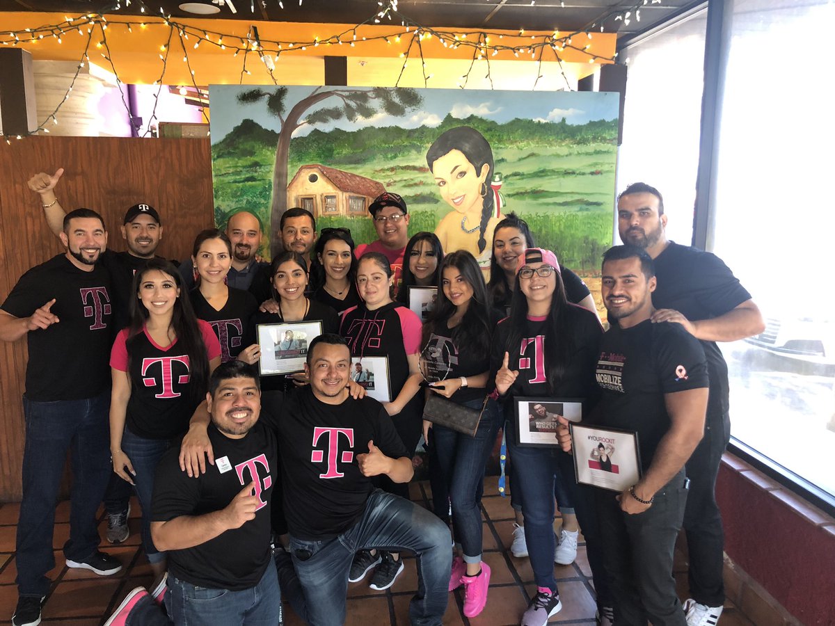 lpena0890's tweet photo. What better way to start the day than celebrating with our top 10 MEs #breakfastclub #texasDNA #TXVS @Dsolano1023 @cjgreentx https://t.co/qbpbnGS9ZR