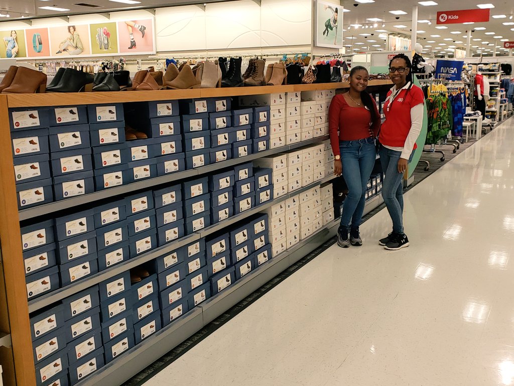 Style TL Laquesha and Consultant Shelby re-setting and branding shoes!  Looks great! <a href="/Ryan75Loretta/">Ryan</a> <a href="/BethGates23/">Beth Gates</a>