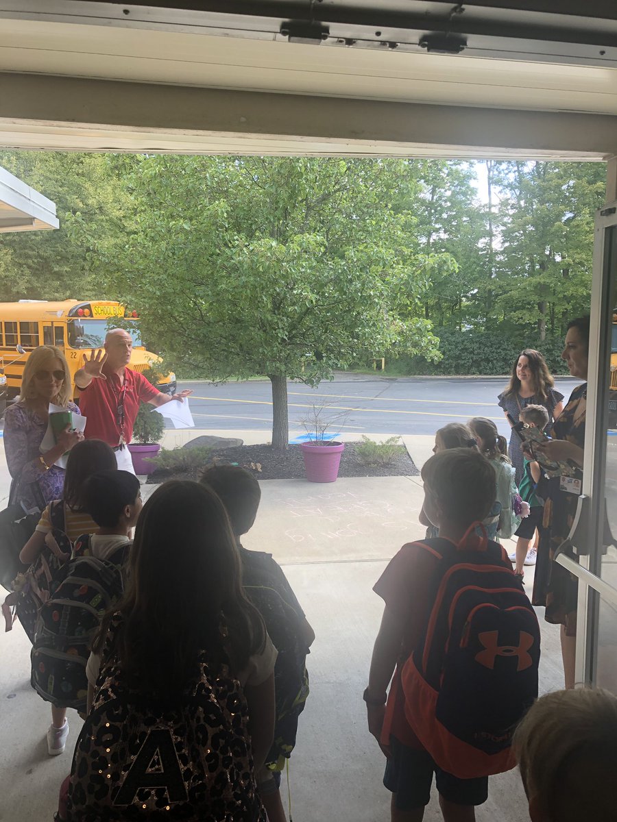 ihsuperbrave's tweet photo. Orderly and fun! Great #IHFirstDay today @IHPrimary https://t.co/HY7o6O8vAT