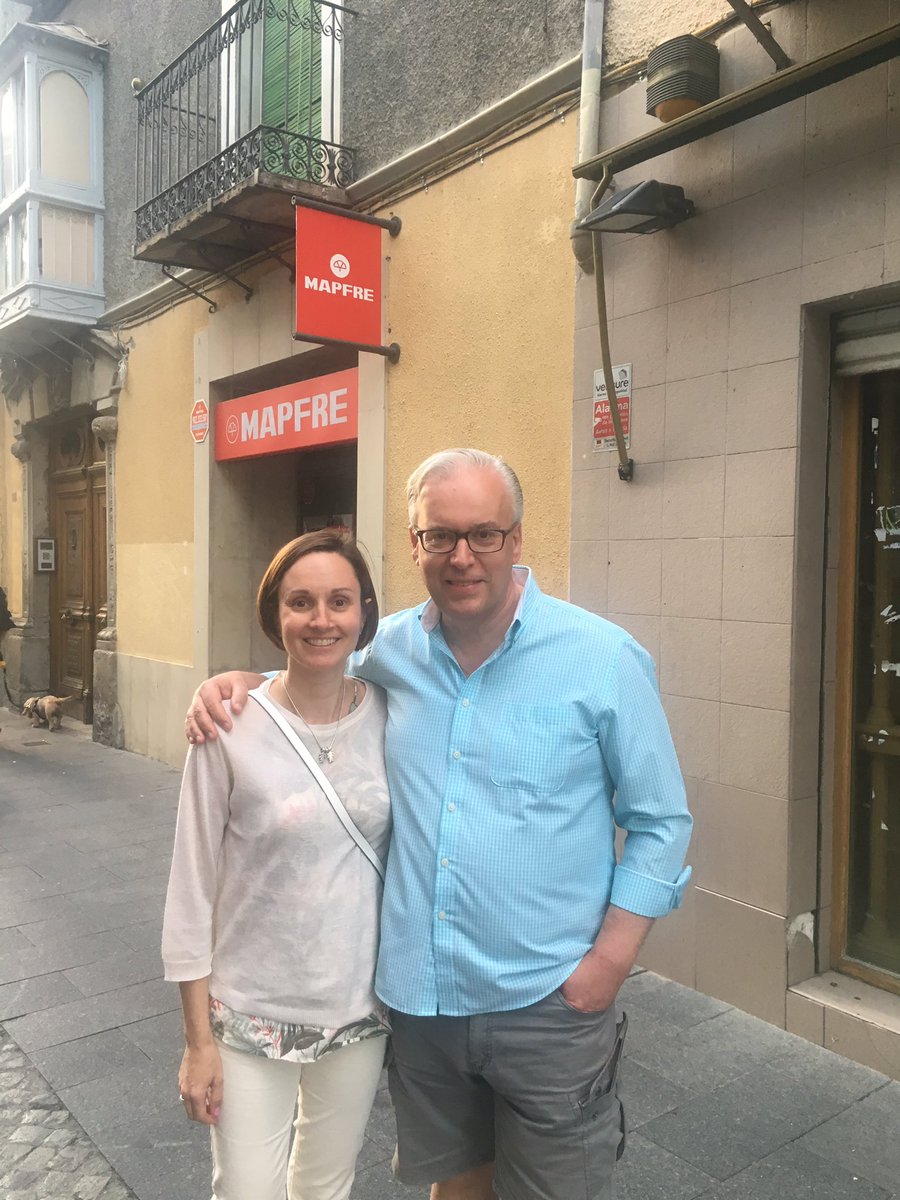 BegonaMagaz's tweet photo. Disfrutando de las vacaciones en Jaca, y pasando un rato con un buen compañero y amigo. #SomosMAPFRE #MeAndMAPFRE https://t.co/ljBWAobojv