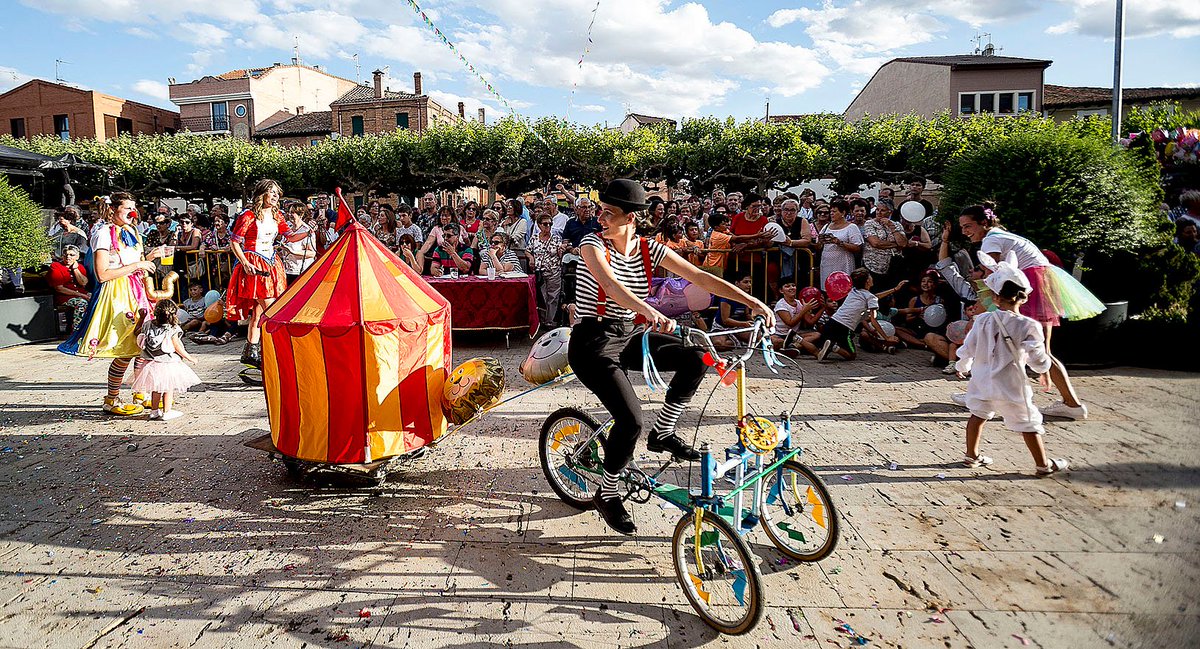 diariodeburgos's tweet photo. #HoyEsFiesta en #MelgardeFernamental: La cabalgata más divertida 
https://t.co/7DZ3jxd6jp vía @diariodeburgos https://t.co/vDnp8diJ9q
