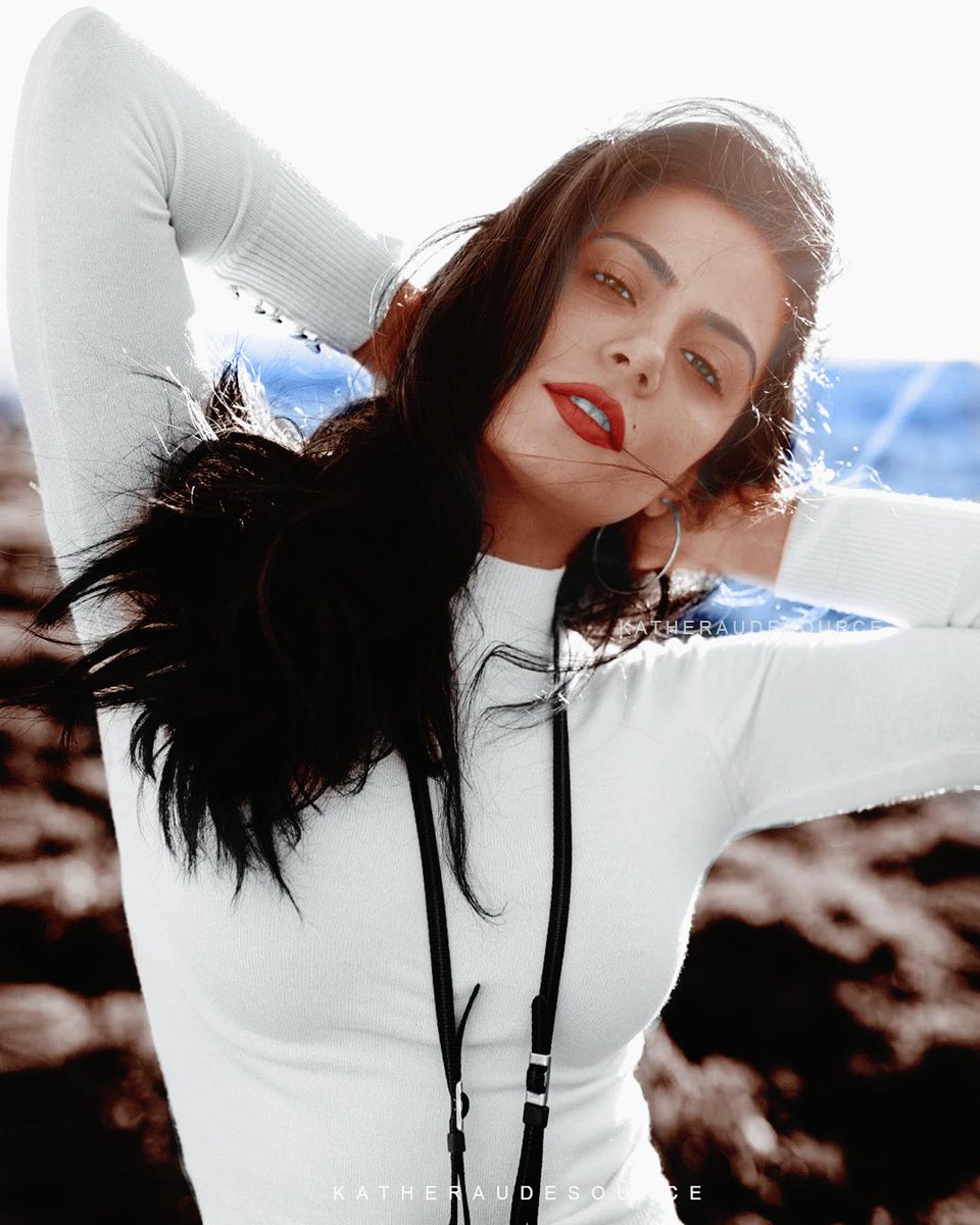 KatheraudeSrc's tweet image. recoloring ; @EmeraudeToubia 🌻

© katheraudesource on instagram.

#shadowhunters #izzylightwood #isabellelightwood #loveinthesun