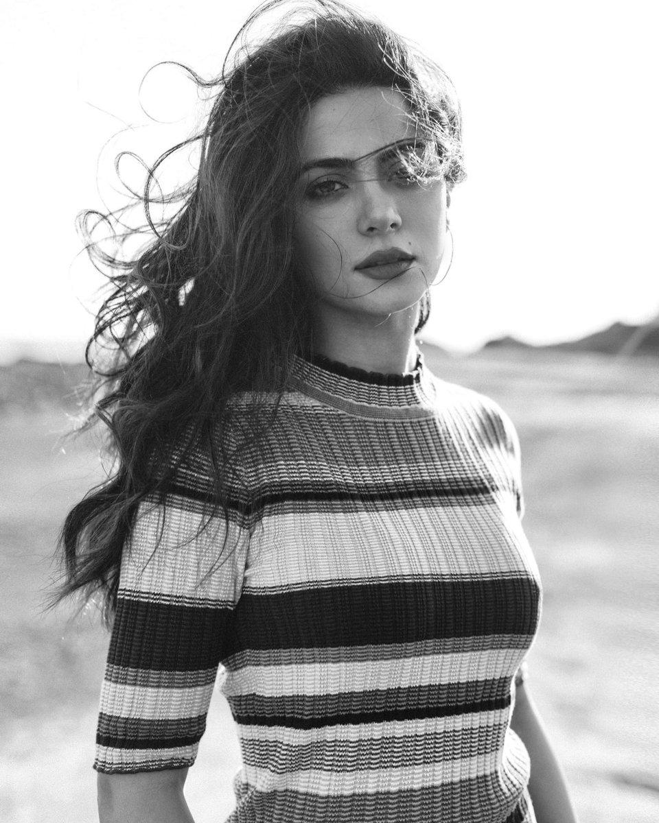 KatheraudeSrc's tweet image. recoloring ; @EmeraudeToubia 🌻

© katheraudesource on instagram.

#shadowhunters #izzylightwood #isabellelightwood #loveinthesun