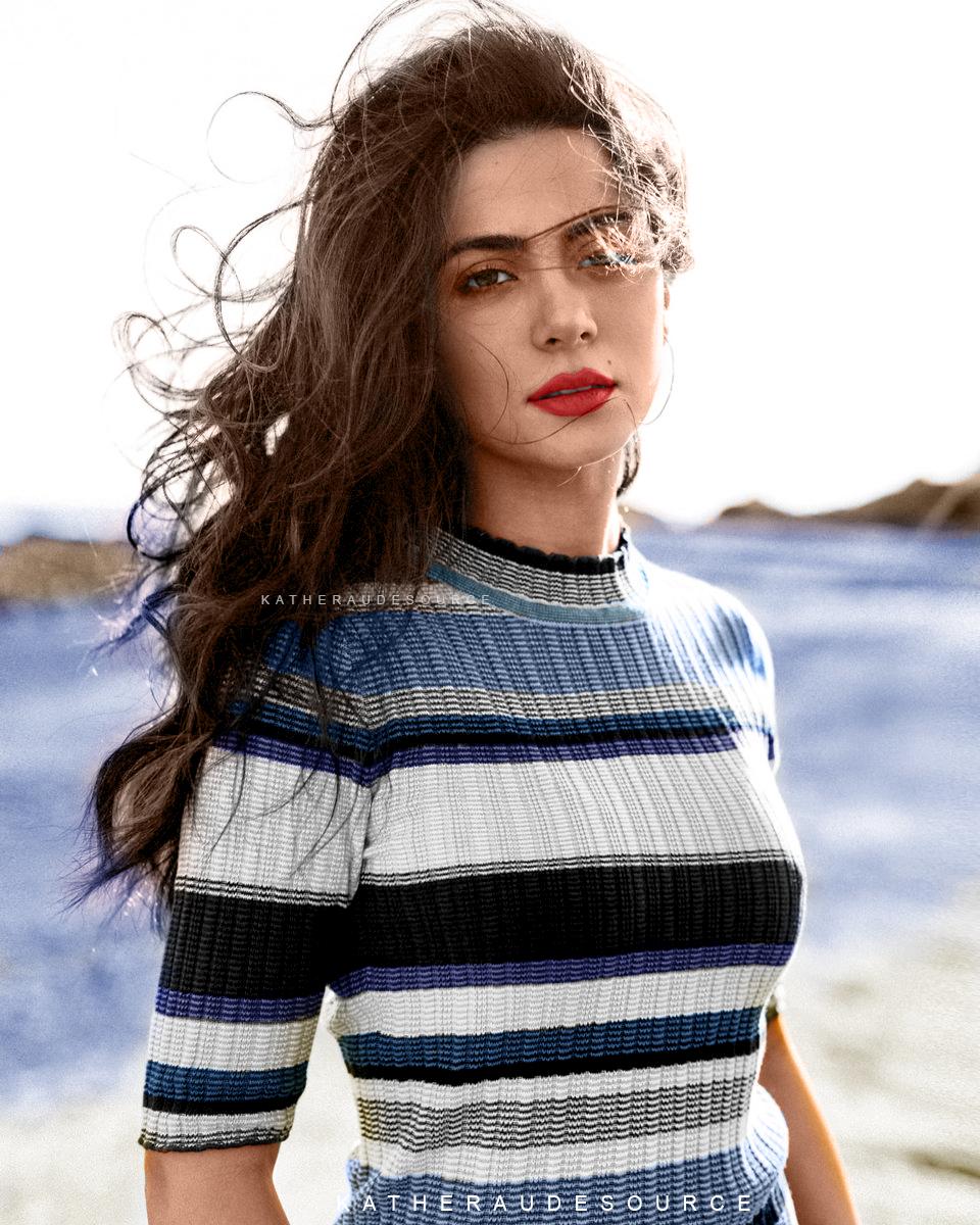 KatheraudeSrc's tweet image. recoloring ; @EmeraudeToubia 🌻

© katheraudesource on instagram.

#shadowhunters #izzylightwood #isabellelightwood #loveinthesun