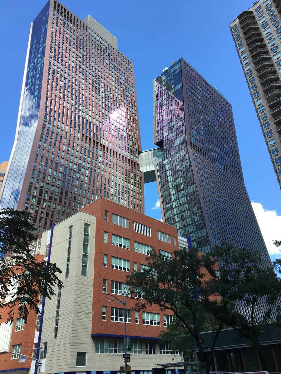 aerialvideosusa's tweet photo. Creative #architecture from another angle, a “bent” building in #NYC . You never know what you will see while walking around the city. #Construction #BuildAmerica #BuildNewYork #buildny #Buildinginspection #Buildingsafety #Landdevelopment #Propertymgt #Manhattan #architects https://t.co/WFST0DFPoL