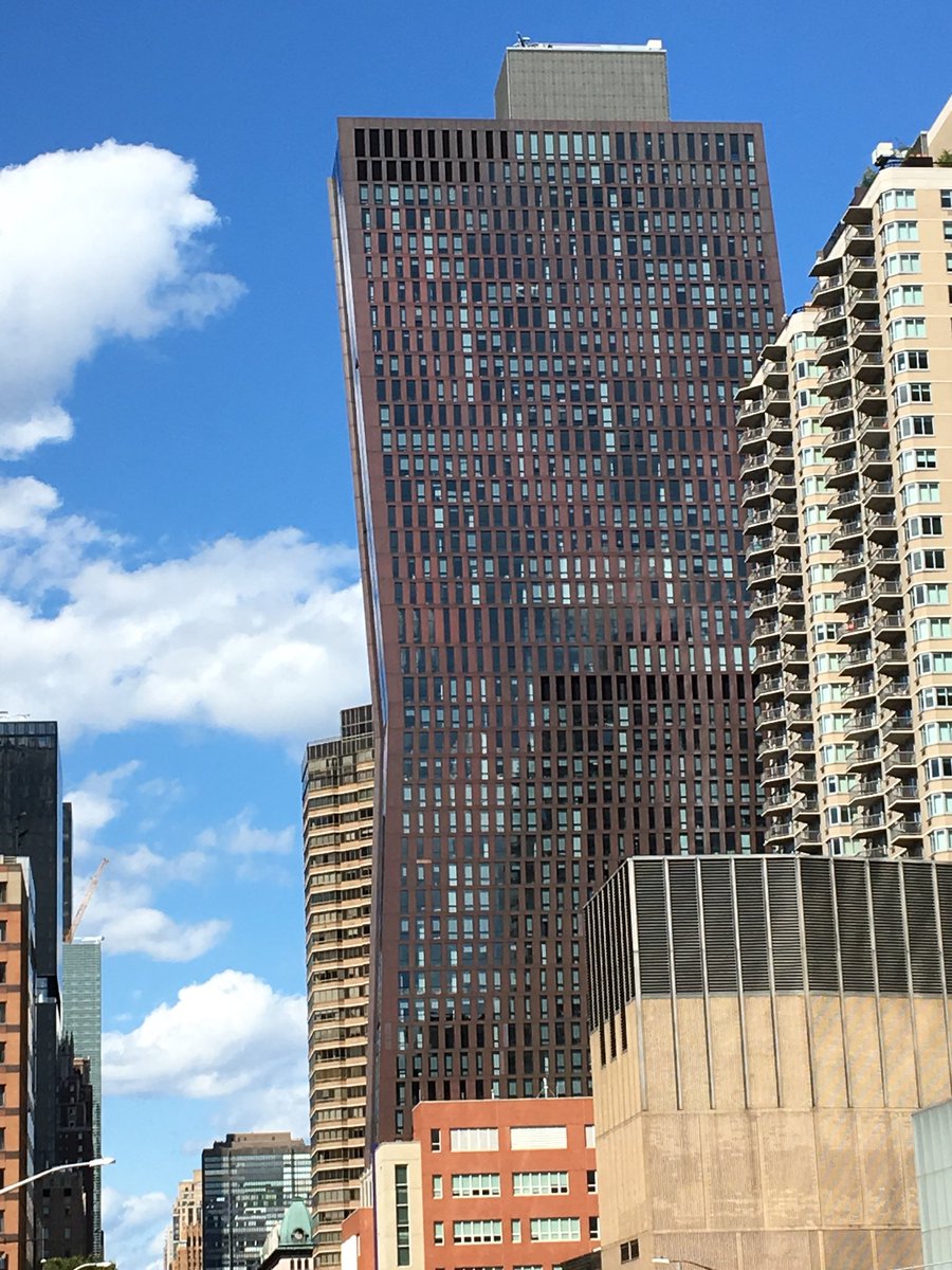 aerialvideosusa's tweet photo. Creative #architecture from another angle, a “bent” building in #NYC . You never know what you will see while walking around the city. #Construction #BuildAmerica #BuildNewYork #buildny #Buildinginspection #Buildingsafety #Landdevelopment #Propertymgt #Manhattan #architects https://t.co/WFST0DFPoL