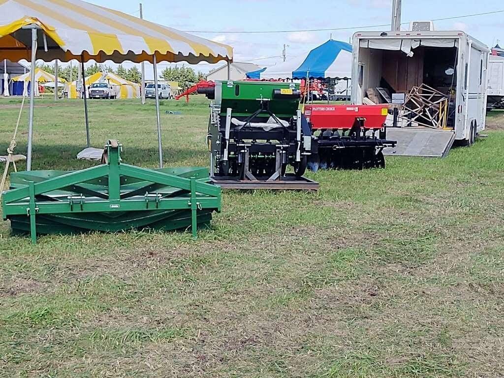 EdneyCo's tweet photo. We are ready for you Dakotafest! Visit our booth 222 on August 20-22! #farmequipment #farmshow #tradeshow #hayequipment #hayhandling #balers #baleprocessors #balewrappers #seeders #foodplotplanters #notill #attachments #manurespreaders
Go to https://t.co/BQp71J3jDY for show info https://t.co/lLY5fJPw8f