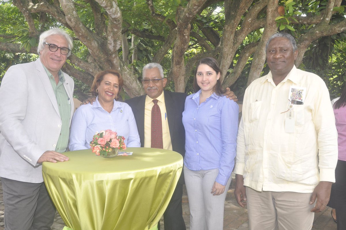 JardinBotanicRD's tweet photo. También fue realizado un corte de cinta para inaugurar la exposición titulada: “Filatélica, Flora y Fauna Dominicana”, donde los presentes pudieron ver diferentes muestras de familias de estos organismos. https://t.co/BVv6RNRBRd