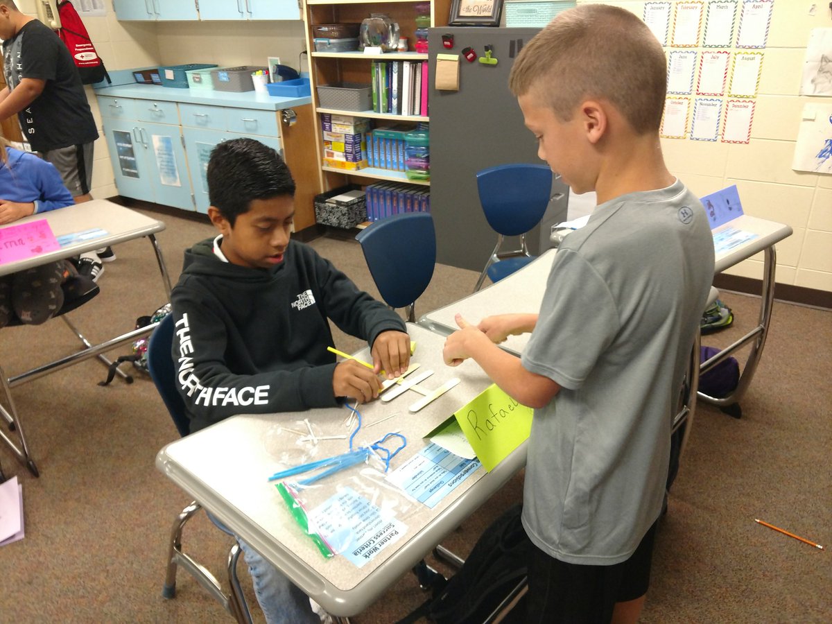 kweseman11's tweet photo. Teambuilding on our first day with the new Comets team! So excited to have these kids in class this year! Their collaboration skills are already top-notch! #GIPSfirstdayeveryday #whywildcatsrule https://t.co/U2GgWgUYZI