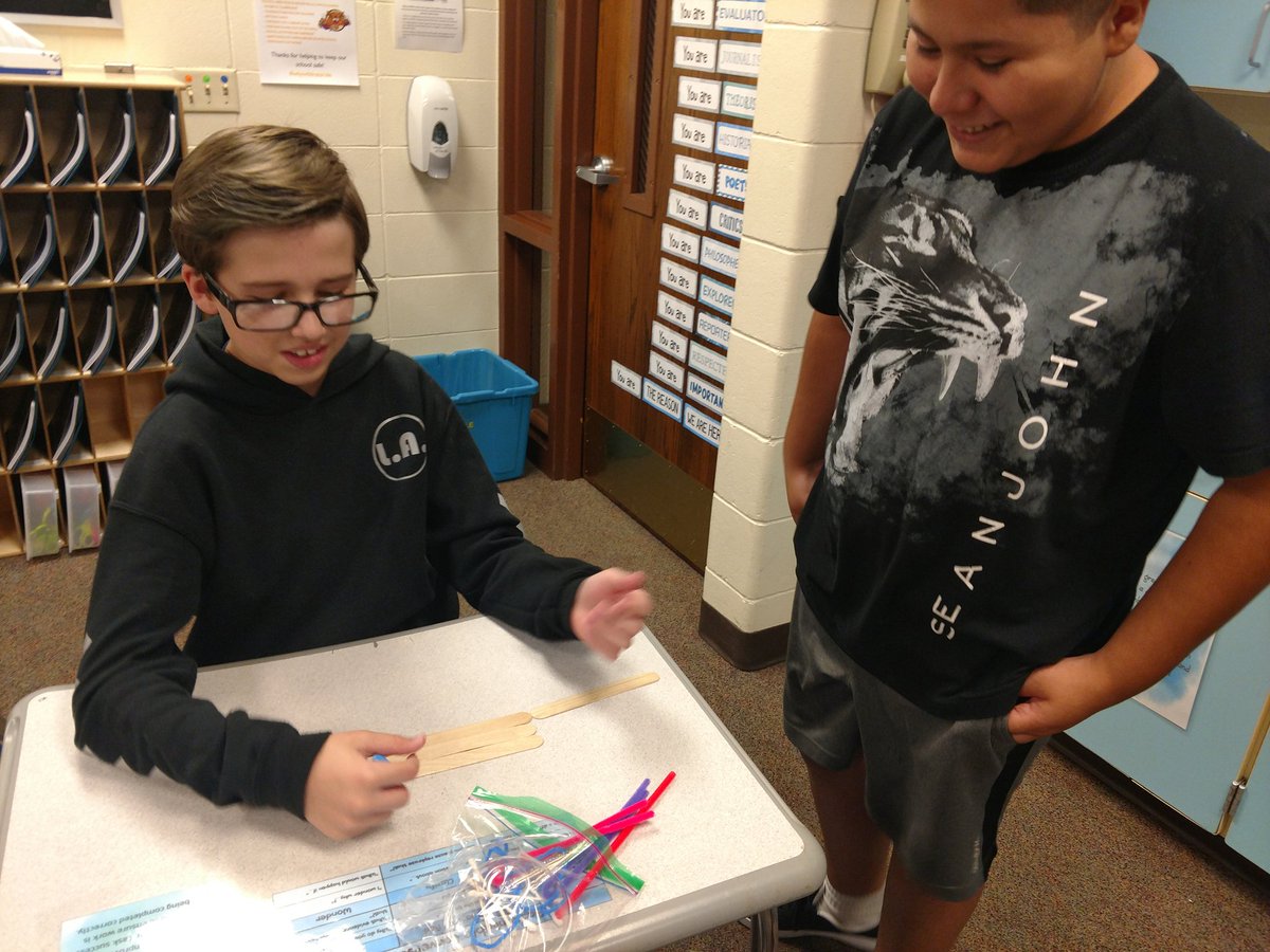 kweseman11's tweet photo. Teambuilding on our first day with the new Comets team! So excited to have these kids in class this year! Their collaboration skills are already top-notch! #GIPSfirstdayeveryday #whywildcatsrule https://t.co/U2GgWgUYZI