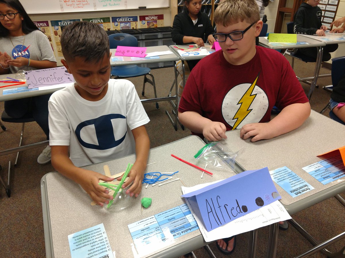 kweseman11's tweet photo. Teambuilding on our first day with the new Comets team! So excited to have these kids in class this year! Their collaboration skills are already top-notch! #GIPSfirstdayeveryday #whywildcatsrule https://t.co/U2GgWgUYZI