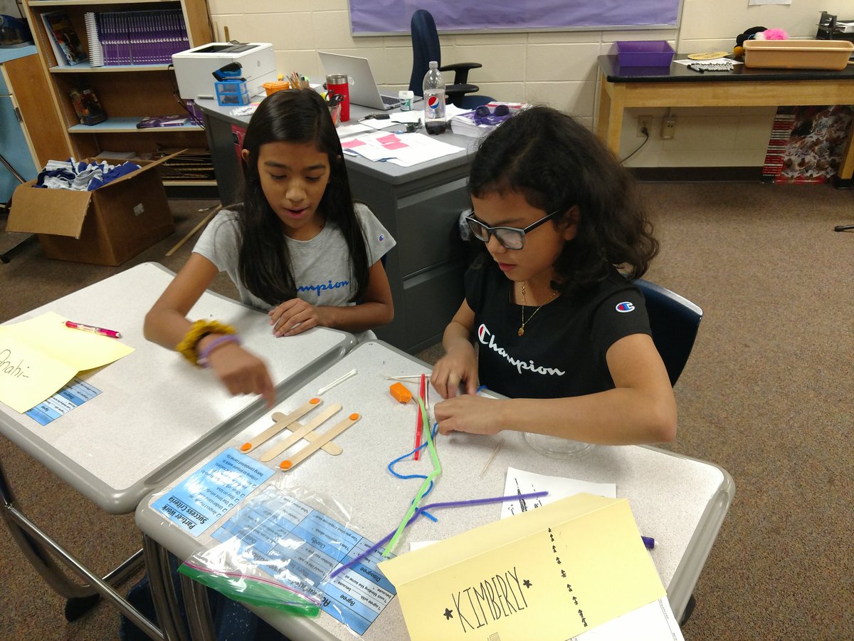kweseman11's tweet photo. Teambuilding on our first day with the new Comets team! So excited to have these kids in class this year! Their collaboration skills are already top-notch! #GIPSfirstdayeveryday #whywildcatsrule https://t.co/U2GgWgUYZI