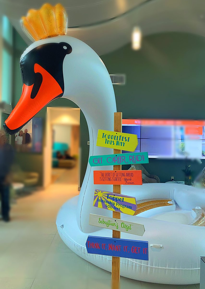 christiangarcia's tweet photo. Beach signage has arrived! #ToppelFest #ToppelBeach #UMiami #GoalDiggin #powerofmoments @Toppel @univmiami @UM_Orientation https://t.co/KZDy8poUpT