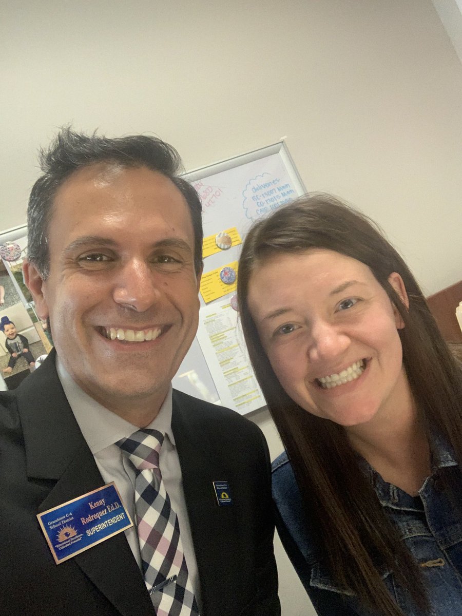krodrequez's tweet photo. Finally made it back to @GrandviewCSD4 central office with amazing staff supporting the school sites! #SuperSelfie #GVFirstDay https://t.co/1pGikrOYpx