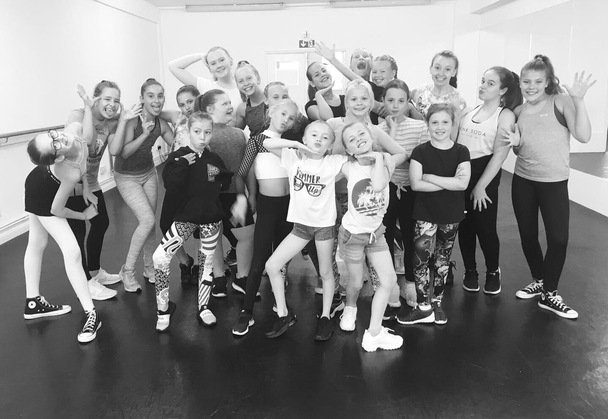 DanceSacademy's tweet photo. Todayβs Commercial Dance crew!!! ππ»π§‘π€ What a fabulous day - you girls absolutely smashed it!!!
#dsasummerprogramme #dancestepsacademy #dance #dancestudio #commercialdance #commercialdancers #commercialdanceintensive #taketherightstepsintodance #billericay #essex https://t.co/l2W4omOFtB