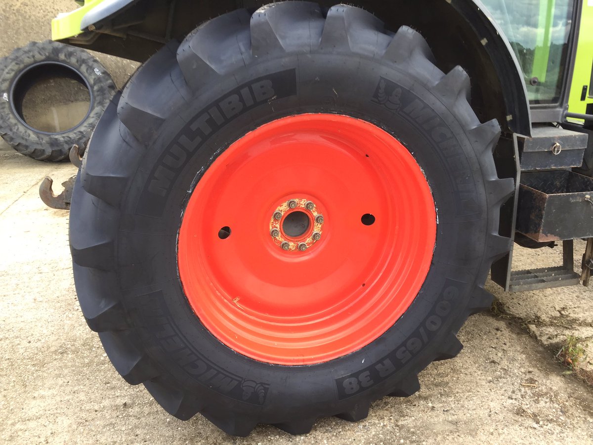 bigrednorm's tweet photo. @km_tyres  @MichelinAgriUK  a pair of 600/65R38 Michelin multibib supplied and fitted today, replacing some well used XM108’s #longlife #yougetwhatyoupayfor #exelagri #professionalservice https://t.co/SHeKLsMAVT