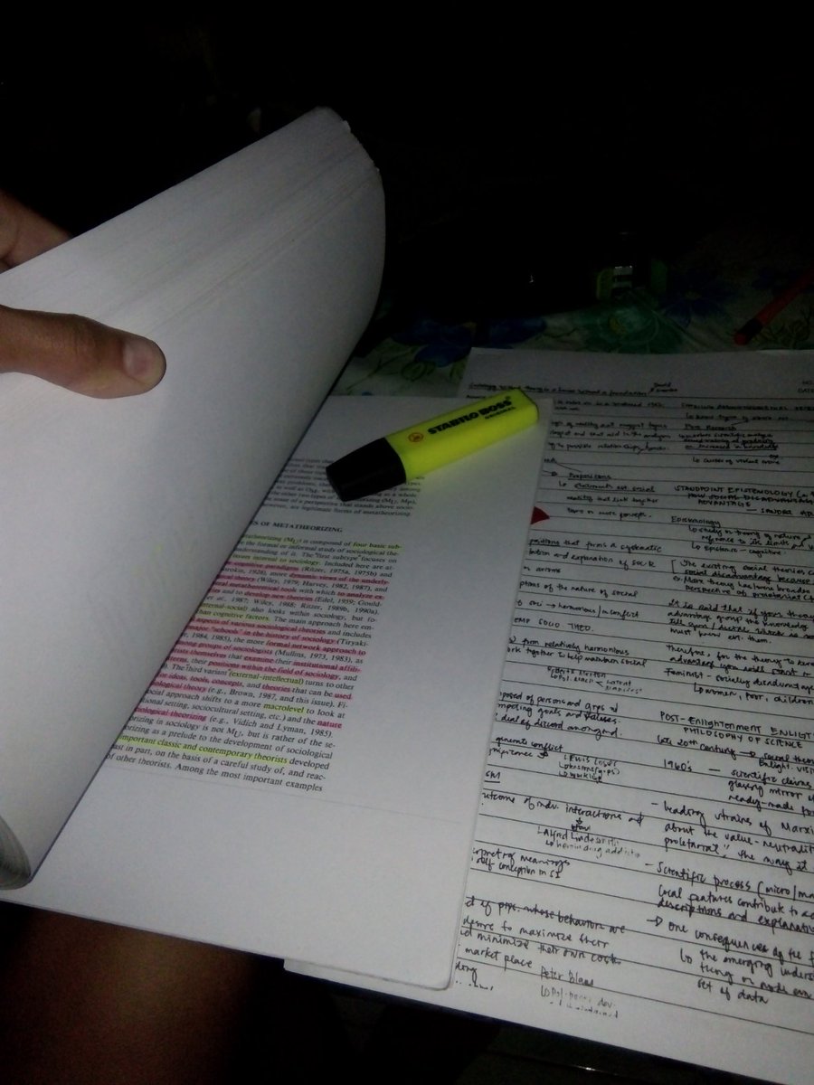 kinithicinnergy's tweet photo. Ang batang bogsa sa kaniyang nirereview dahil Midterms niya sa kaniyang Major Course. CHAROT. #NoToMandatoryDrugTesting https://t.co/AmeeAKtanV