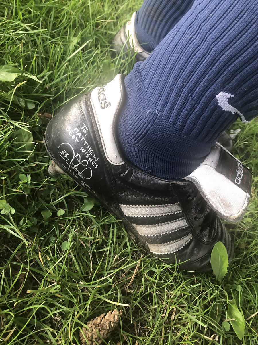 GrahamH73's tweet photo. Well after years (and years) finally @Mxtthew_Hickey got to wear these pair of beauties for training tonight. A pair of signed @julioarcaOK Adidas ‘World Cup’ boots...only had them about 12 year! #safc #safclegend #julio33 #adidas https://t.co/SxVB9ddXjE
