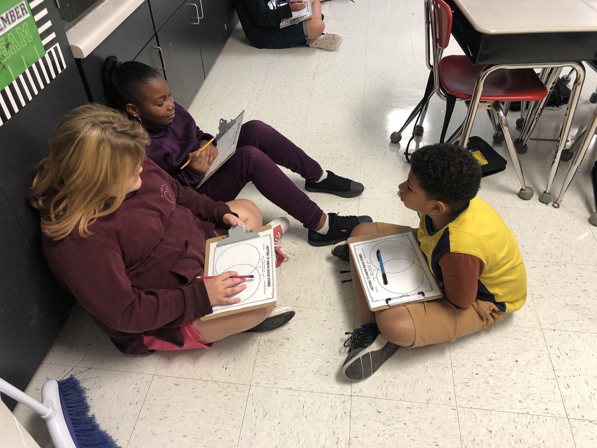kelsiehughes23's tweet photo. Comparing and Contrasting [New] friends this morning! #askandtell #strategicallyplaced @TCBOE_LES https://t.co/tig3REBuo8