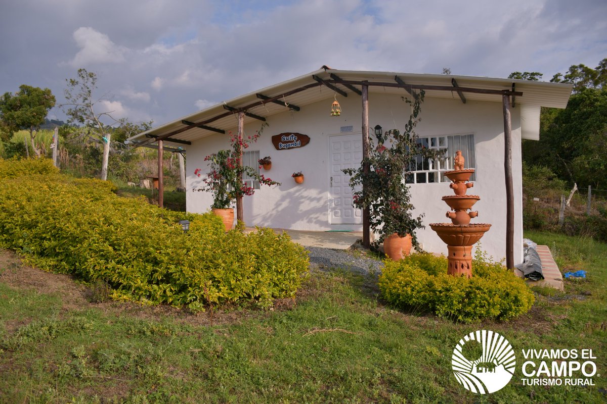 vivamoselcampo's tweet photo. Alojamientos aptos para hospedar familias o grupos de amigos, o Suites para brindar una grata estadía a parejas. El Turismo Rural tiene la variedad que necesitas
https://t.co/w8RsgvQdoe 313 208 9988 | vivamoselcampo@gmail.com
#ViajaSeguro #CompraLegal #CompraBoyacense #Turismo https://t.co/FT0vDarU6M