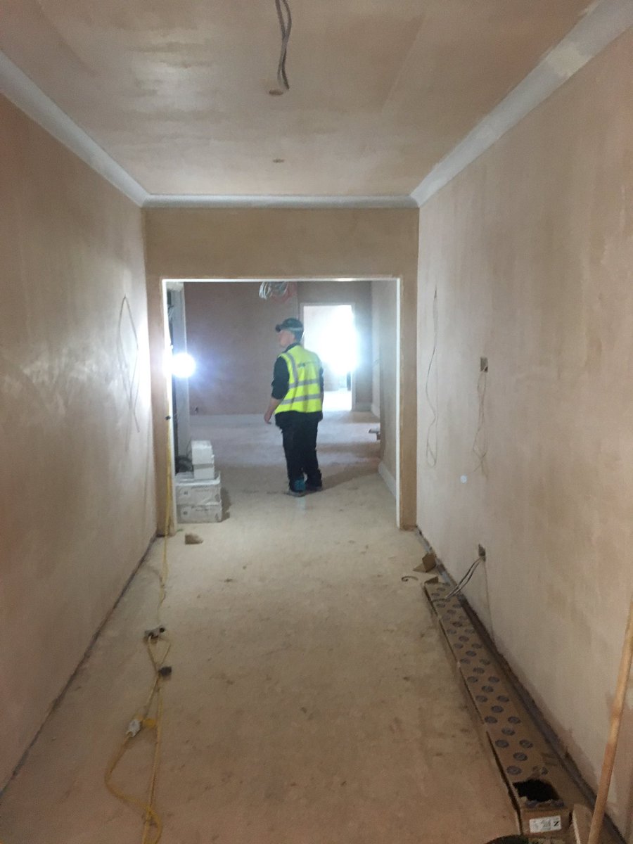 PMulinganie's tweet photo. @britishgypsum new asm @Ellyjonesand plastering with us for a day to incredible plasterers and projects what a week 👍 https://t.co/EuPVW6EViL