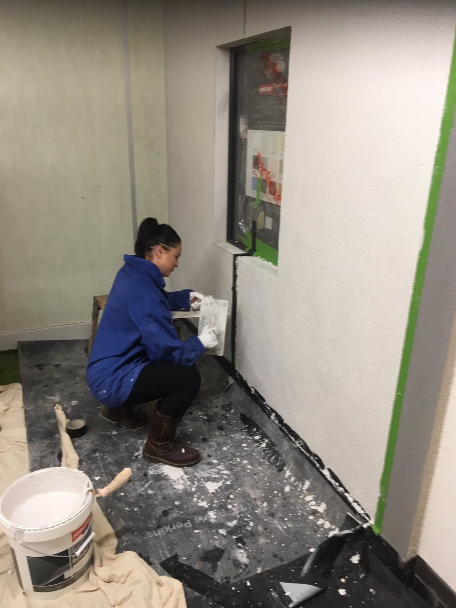 PMulinganie's tweet photo. @britishgypsum new asm @Ellyjonesand plastering with us for a day to incredible plasterers and projects what a week 👍 https://t.co/EuPVW6EViL