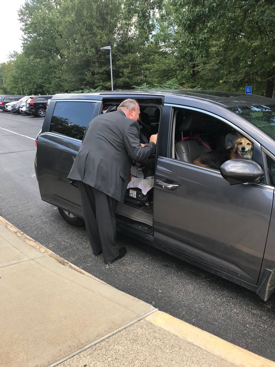 IHPrimary's tweet photo. Thank you ⁦@ihsuperbrave⁩ for helping in the car rider line. What a great finish to an awesome #ihfirstday. #IHPromise https://t.co/Tsroyu30xB