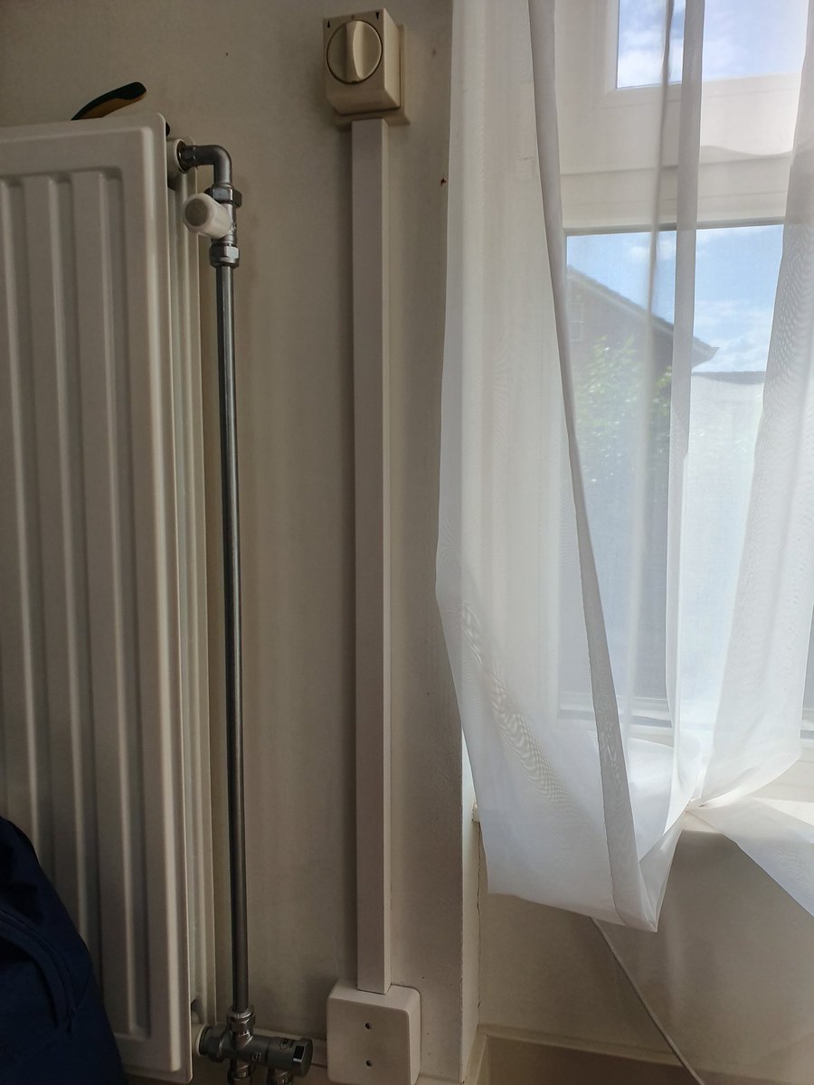 ITandPhone's tweet photo. Vandaag hebben wij voor een klant een #Fibaro roller shutter 3 geïnstalleerd op een #Somfy WT systeem. Hierdoor kunnen  in dit geval rolluiken bediend worden via een centraal systeem van Fibaro, vanaf ieder apparaat. #domotica #homeautomation @ITandPhone https://t.co/i0wjhHEXm8