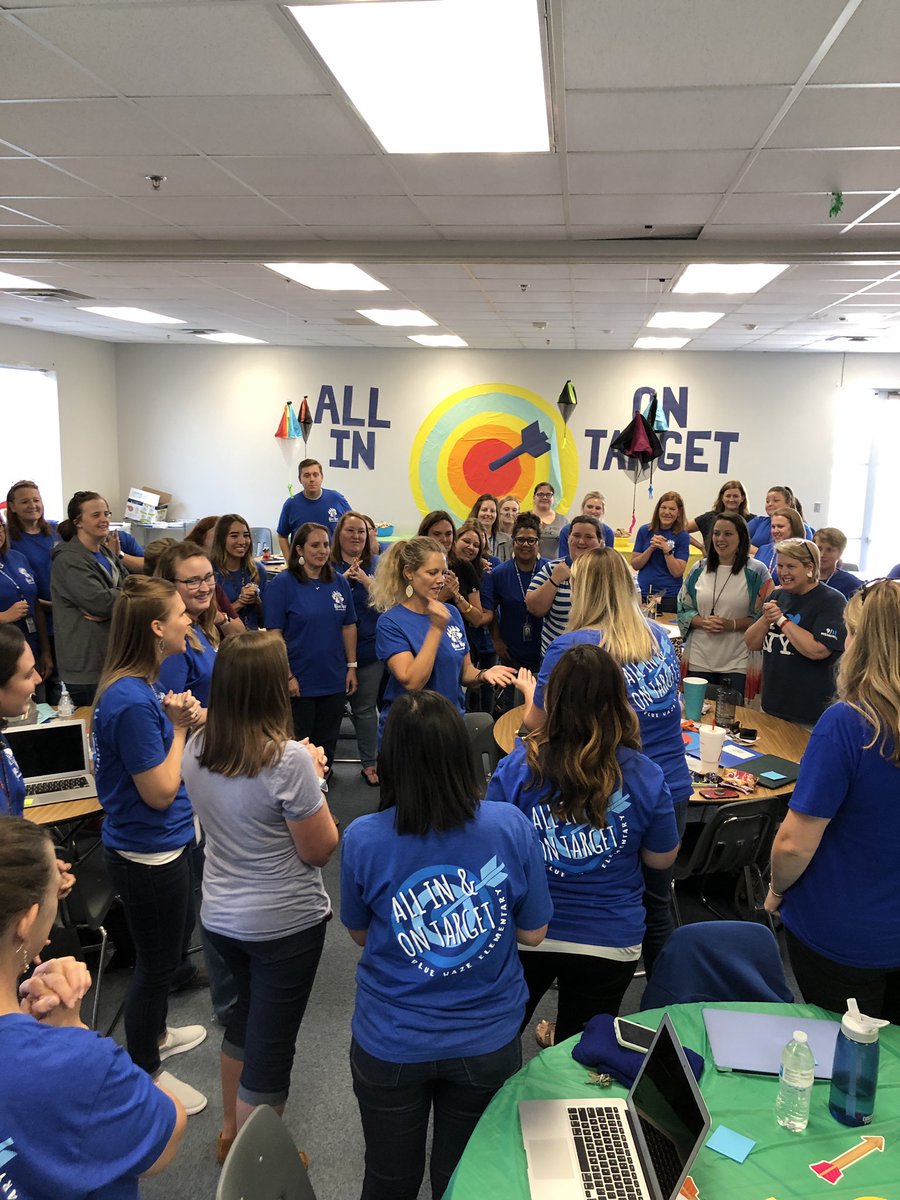 emilyestes29's tweet image. Loved ending our time together thinking about how we can cheer each on this year!  #empoweringbearsbhe @wsisdschools