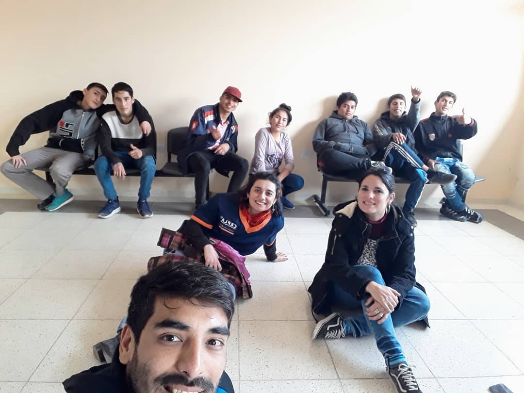 gonzaloroldan09's tweet photo. Hoy tuvimos un nuevo encuentro en el #CeplaCostanera dentro del marco de la revista comunitaria "Pisando Barrio".
#SEPyAA @mdstuc
"La comida no será una mercancía,
ni la comunicación un negocio.
Porque la comida y la comunicación
son derechos humanos."
#EduardoGaleano https://t.co/7fmqJldaYP