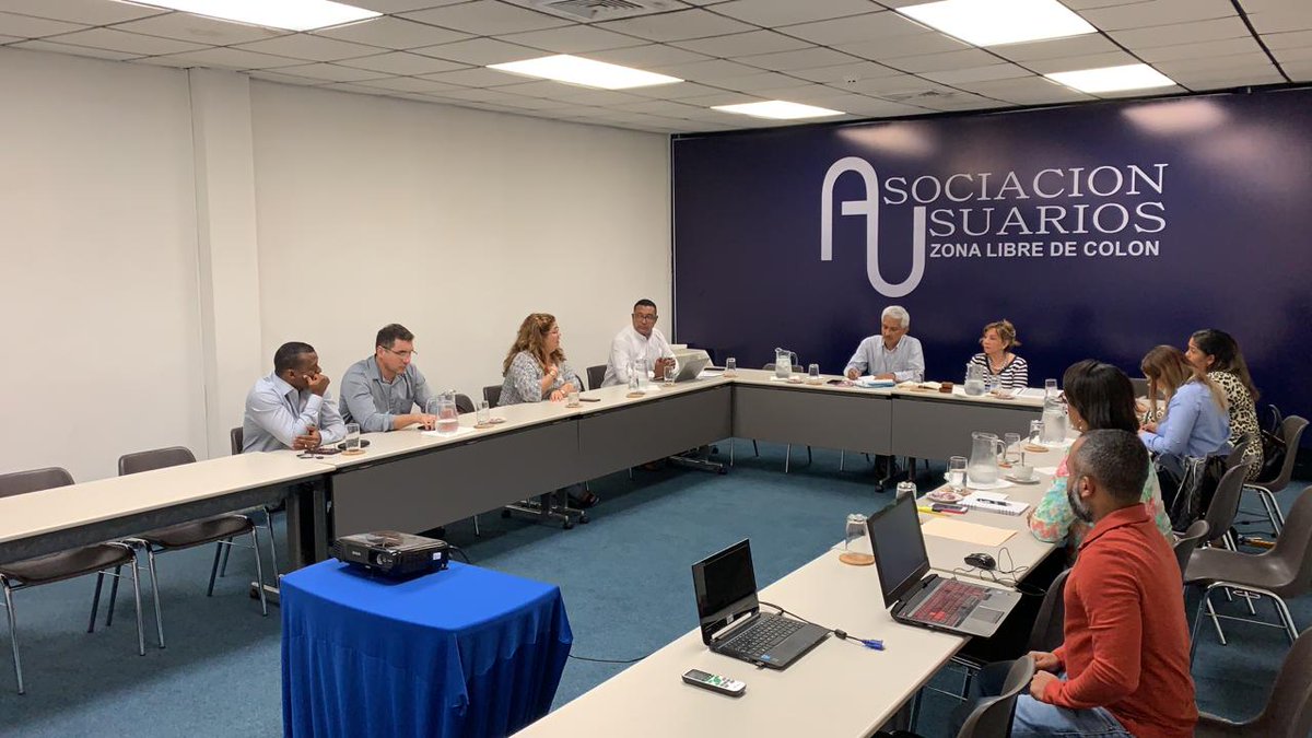 Se reúne el CECOMCRO en la Asociación de Usuarios , alineando sus grupos de trabajo para el desarrollo de la provincia. 
#CECOMCRO #colón #elcolónquequeremos #asociacióndeusuarios #apede #camaracolón #c3