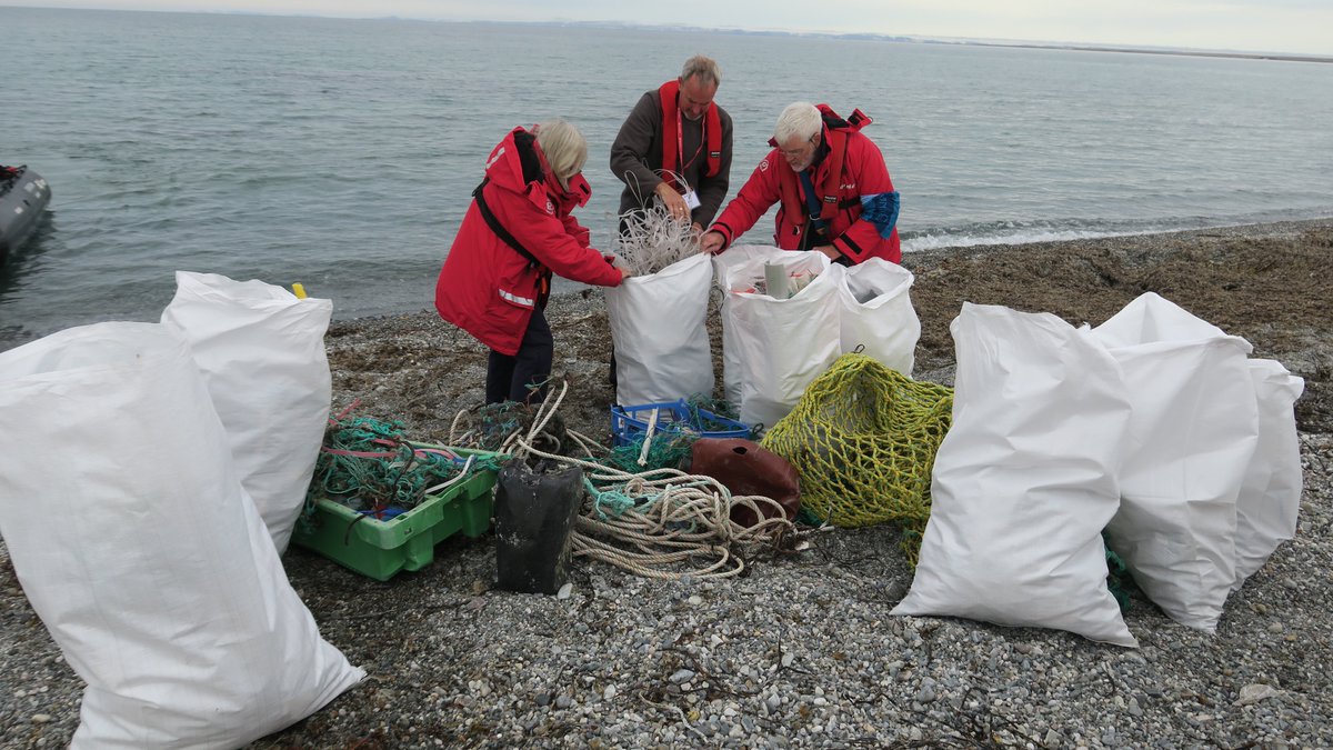 g_expedition's tweet photo. On Eolusneset #Svalbard our amazing guests reached out to help make our Ocean and Earth a safer place for wildlife. Our guests (and staff) picked up 600kg (1,300pounds) of plastic trash! #CleanSeas #CleanUpSvalbard #CleanUpforSarah https://t.co/LKXhVy5v7f
