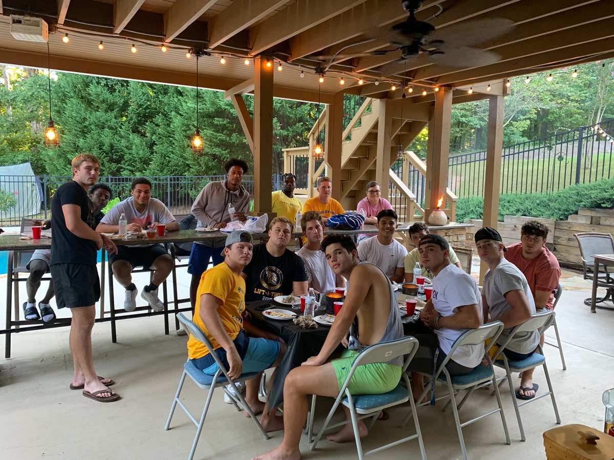 ShSrecruiting's tweet image. Class 2020 appetizing before the real meal tomorrow night!
@ShSrecruiting @RecruitGeorgia @ChiefsSequoyah @ChiefsSequoyah 
#sauce
#wedoitbetterthanyou
#brownfactor
#dripornah
#breakingbreadbustingahhh