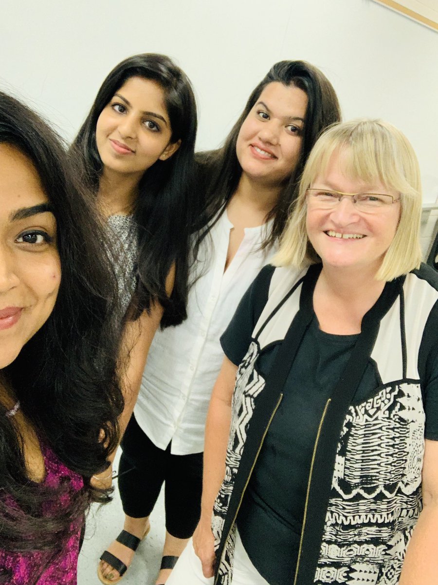 simran_balhotra's tweet photo. Will always miss her jokes.. the coolest professor #lastdayselfie #fecm712 https://t.co/vTa4xfwxcb