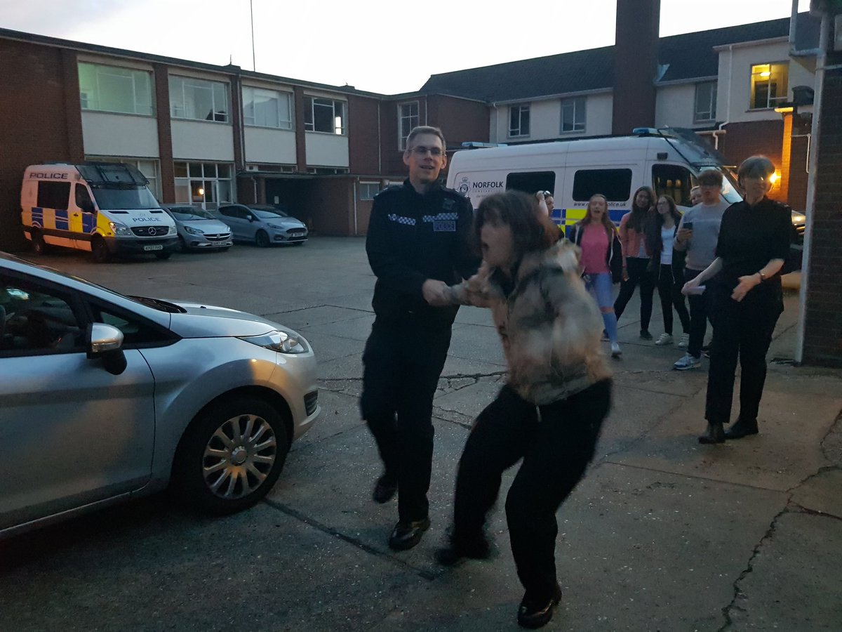 NorfolkSpecials's tweet photo. @BrecklandPolice @NorfolkSpecials District Training tonight at #Attleborough supported by @SgtMAndrew and his #Thetford Cadets with Interactive role plays #Training #Development. Thanks to #PC898 for her support! #7213 https://t.co/WSSnOgOg57