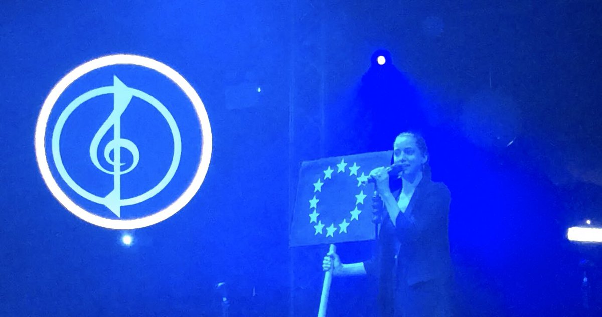 mitchharris's tweet photo. Nothing compares. Another incredibly refreshing night! Bring on the next. 

Also, loving the #StopBrexit vibe. https://t.co/4xZnYquMxF