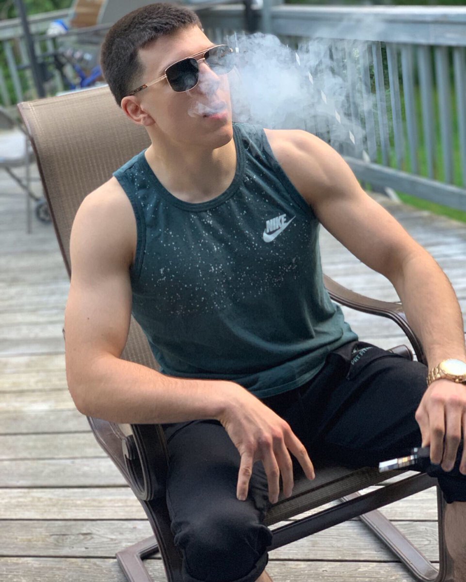 jessejames_mma's tweet photo. Post-Workout CBD💨😎 Everybody go check out one of my sponsors @timeless_cbd over in Southington, CT.. If you use the code “JesseJames” you receive a 10% discount on all products‼️✅ #Recovery #CBD #TimelessCBD #JesseJMMA https://t.co/yYYU8PPYyY