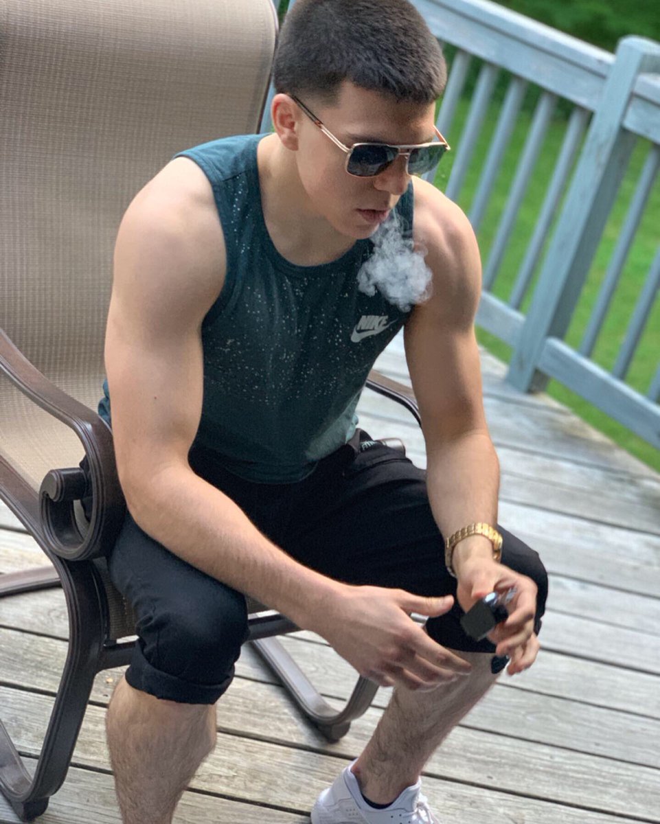 jessejames_mma's tweet photo. Post-Workout CBD💨😎 Everybody go check out one of my sponsors @timeless_cbd over in Southington, CT.. If you use the code “JesseJames” you receive a 10% discount on all products‼️✅ #Recovery #CBD #TimelessCBD #JesseJMMA https://t.co/yYYU8PPYyY