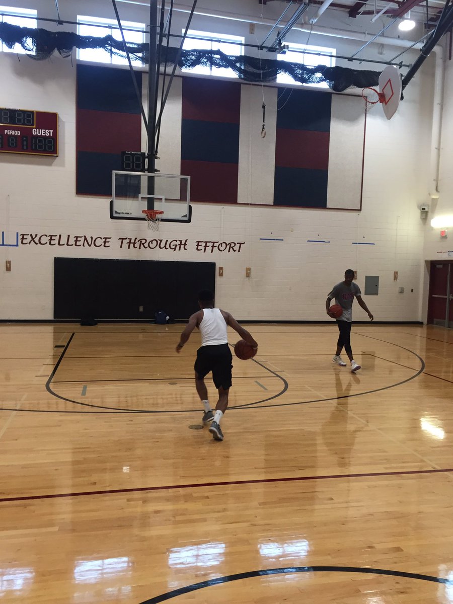 CoachBohlen's tweet photo. Always great having family back in the lab! Bobby Miller(β18) @wpbobby_ and Jarell Boddy(β17) @FlyBoyRell_ got after it!! Big seasons ahead for both. #PB4Life #1HEART https://t.co/4DUs4hMTFf