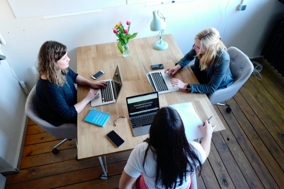 crunchbasenews's tweet photo. A post-doctoral student, @JFLenhard, looks at the gender divide in the venture capital industry and asks what impacts it has on investment decision-making.

https://t.co/ids59JhRqO https://t.co/Z5n53YnjQ6
