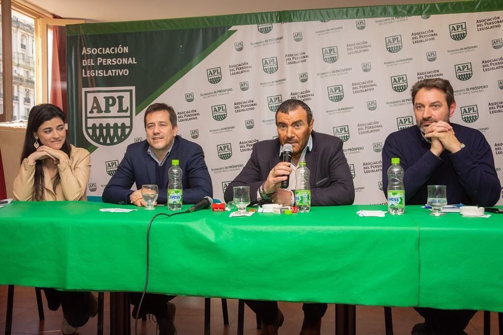 EL DÍA MARTES CELEBRAMOS LOS 100 AÑOS DE LA IMPRENTA Y PARTICIPÉ EN UNA CHARLA ABIERTA SOBRE EL FUTURO DE LOS DERECHOS LABORALES.

Enterate de la toda la jornada haciendo click acá 👇🏼
cort.as/-MykL
