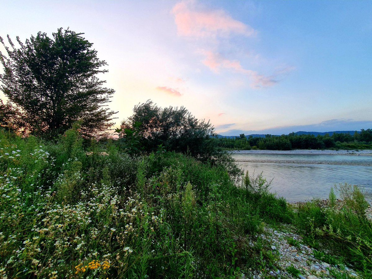 saskica22's tweet photo. #sunset #clouds slowly fading out #Sava #Ljubljanica #Sotocje #Ljubljana #Podgrad #Slovenia #Slovenija https://t.co/Tmmh4m6TrM