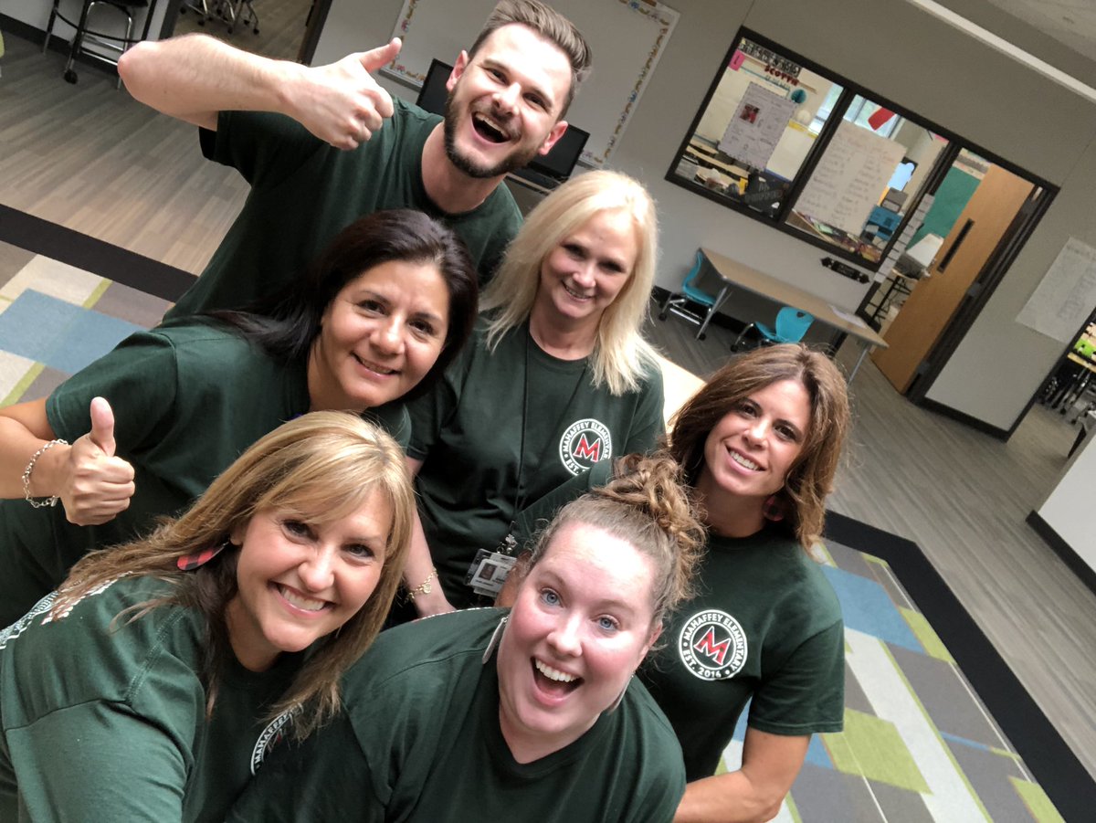 GiaDavis8's tweet photo. Second Grade is ready for Meet the Teacher! @ccweidenfeller @hjpeters16 @djennings111 @EduPuffer @HayashiLaura #ScottiesinSecond https://t.co/edc9uFSBut