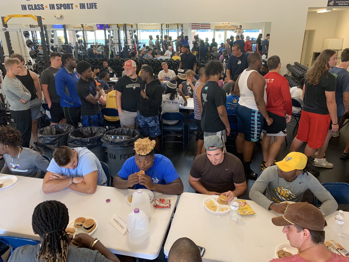 ReinhardtFB's tweet photo. Team cookout before this scrimmage tonight!! 

#23Teams1RU  #PAYthePRICE

@Coach_JMiller https://t.co/gerfVkZ5Di