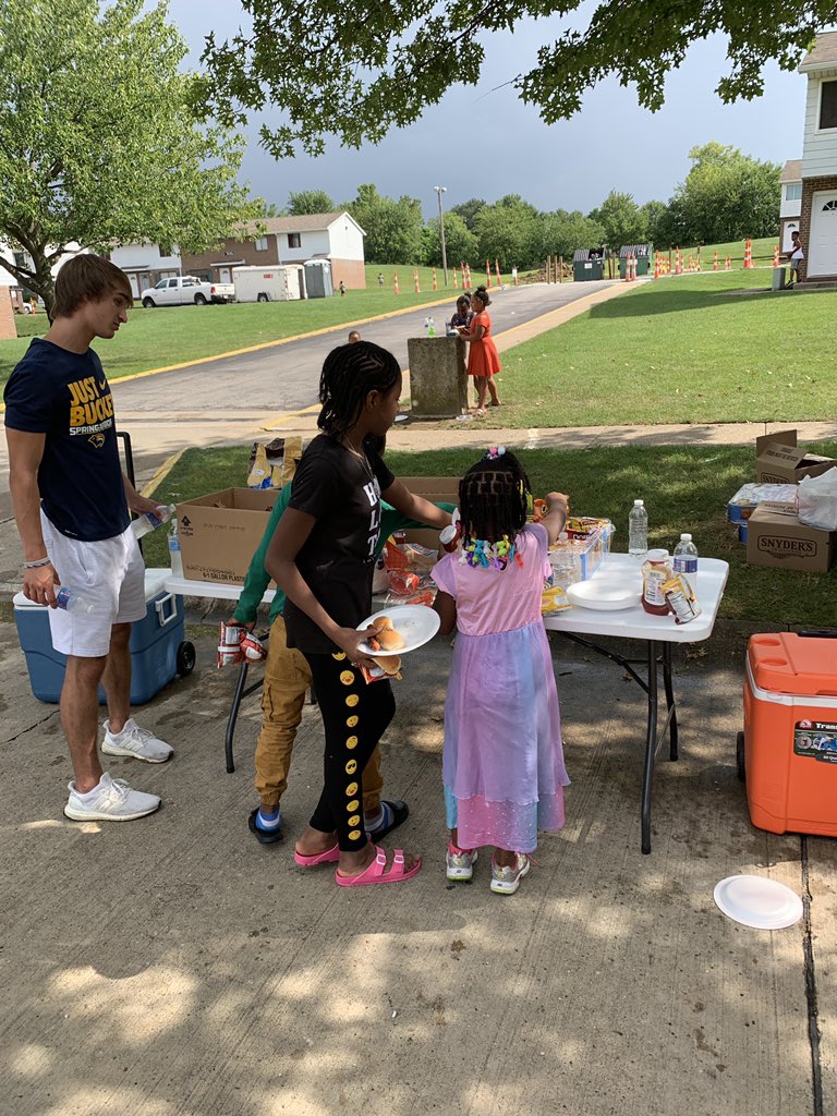 Awesome day for the boys basketball team having a picnic at union square. Fun for our team to serve others. Thanks so much  Huntington Bank and Eckrich. Gave out 500 hotdogs chips and pretzels.