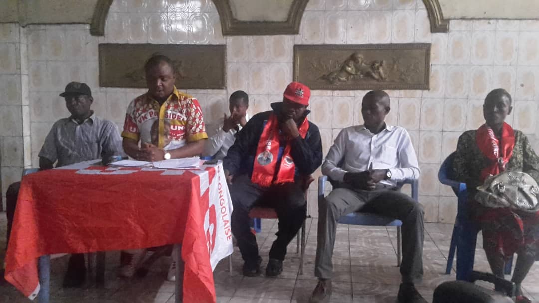 ParissSiamina's tweet photo. TENUE A SON Siège  de Bumbu, dimanche 11 Août 2019. la réunion hebdomadaire A connue la participation des cadres et membres de la dite fédération 
Présidée par le fédéral pariss siamina. @VitalKamerhe1 @JMambeke @mol @BillyKambale1 https://t.co/W6bSDsiQCF