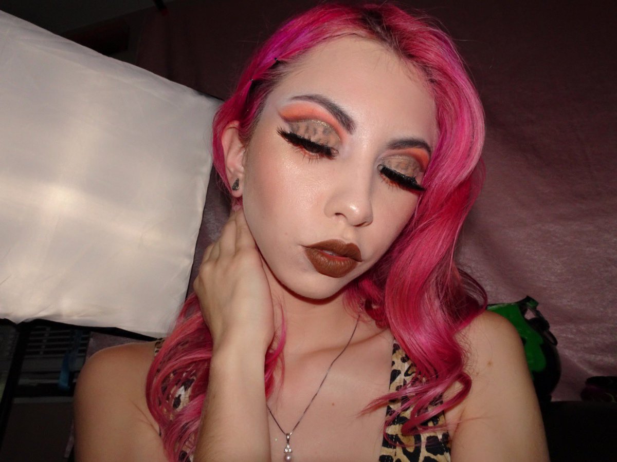MamawithKings's tweet photo. Cheetah girl ❤️🐆

@JeffreeStar Tasty Liquid lipstick is BOMB 💣 

#jeffreestarcosmetics #JeffreeStarPRList #mua #makeupartist #motd #makeupjunkie https://t.co/0LEHD584vo