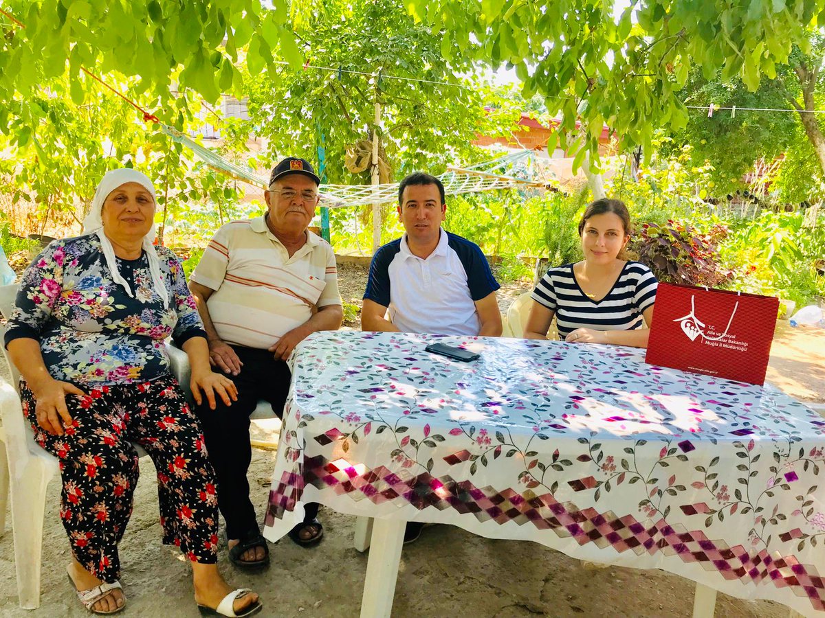 Milas SHM olarak Kıbrıs Gazimiz Yaşar Özer ve Eşini Milas Çamköy Mahallesinde ziyaret ettik. Devlet Büyüklerimizin selamlarını ilettik ve hediyelerini verdik. <a href="/ailevecalisma/">Cshabakanligi</a> <a href="/sehit_gazi/">Birileri Can Verir Yurdu Yaşatmak İçin</a> @muglaacsh <a href="/MilasHizmet/">Milas Sosyal Hizmet Merkezi Müdürlüğü</a>