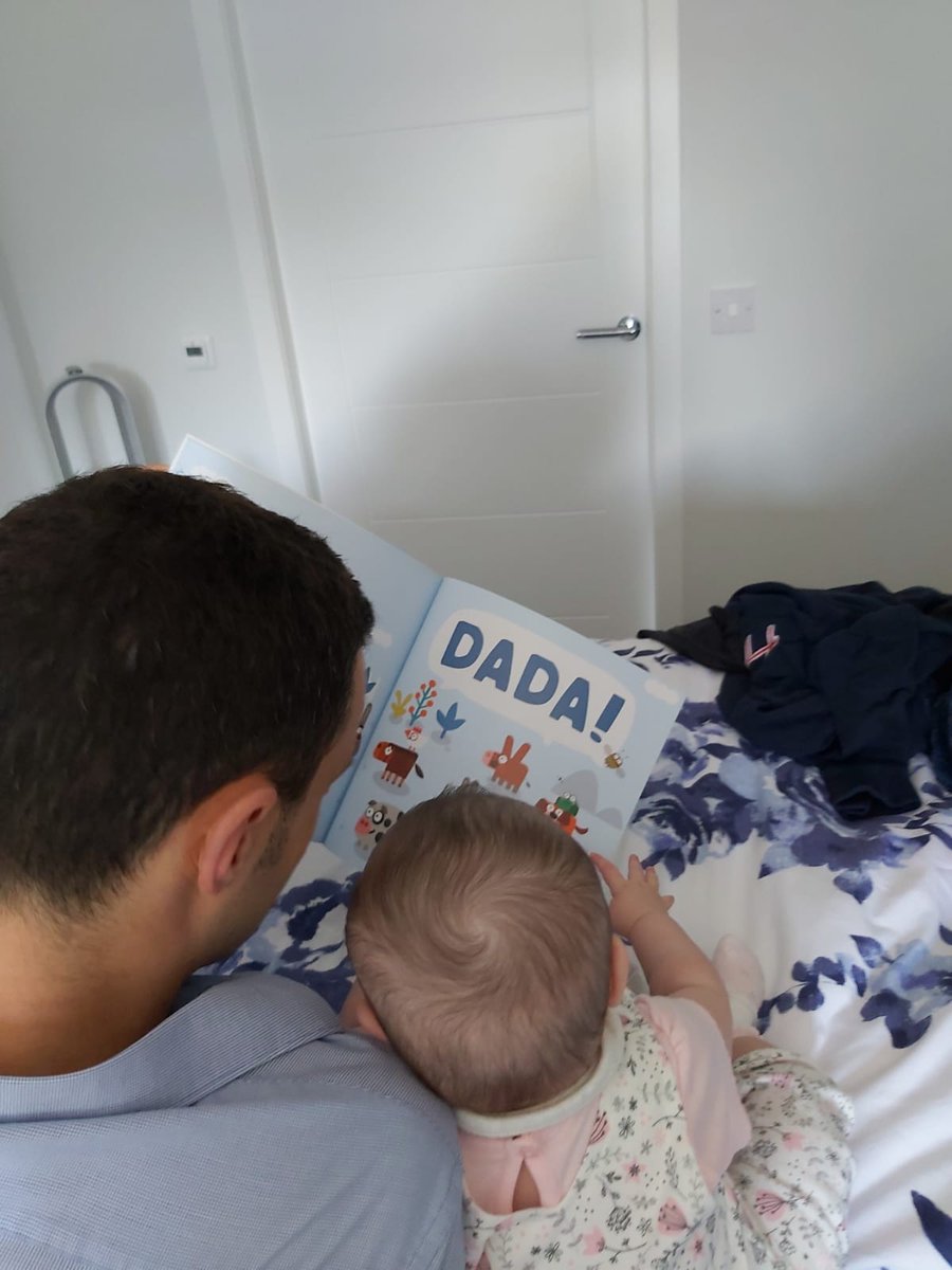 Jackster29's tweet photo. @jimmyfallon daddy daughter reading time #dada #thanksjimmyfallon #herfirstwordwillbedada #icarriedherfor9monthsandshewillsaydadafirst🙈 #isthisbrainwashing https://t.co/uBsYhCdAMa